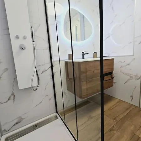 Splendide Standing Piscine Apartmán *